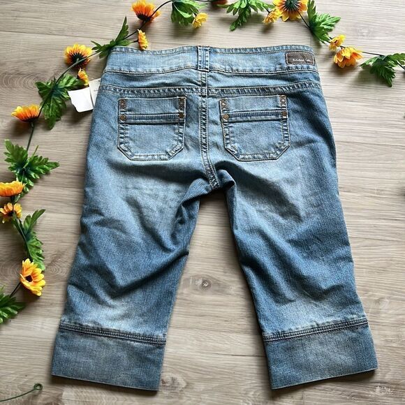 NWT Industrial Cotton Light Wash Capris Jeans Cropped Size 9 - Picture 2 of 7